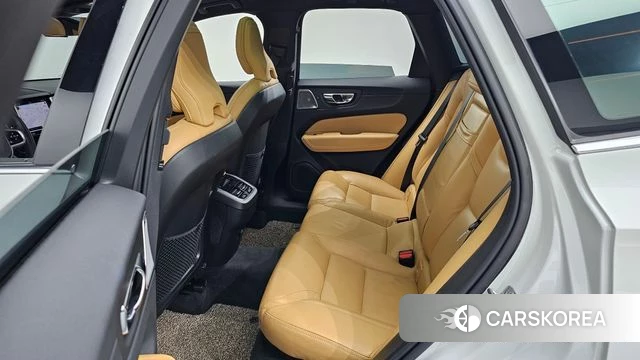 Volvo XC60 second Generation 2021 Белый из Кореи, фото 3