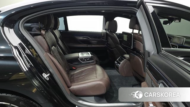BMW 7 Series (G11) 2021 Черный из Кореи, фото 3