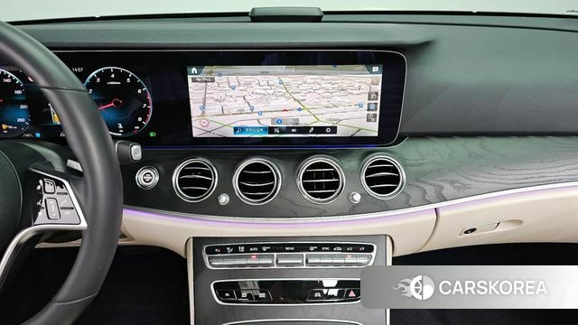 Mercedes-Benz E-Class W213 2023 Белый из Кореи, фото 3