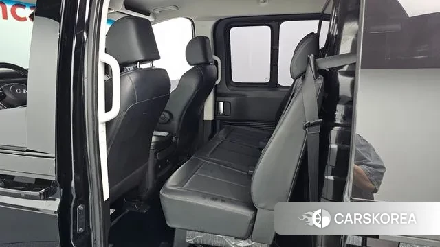 Hyundai Staria 2023 Черный из Кореи, фото 3