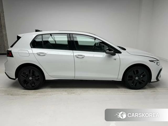 Volkswagen Golf 2025 Белый из Китая, фото 3