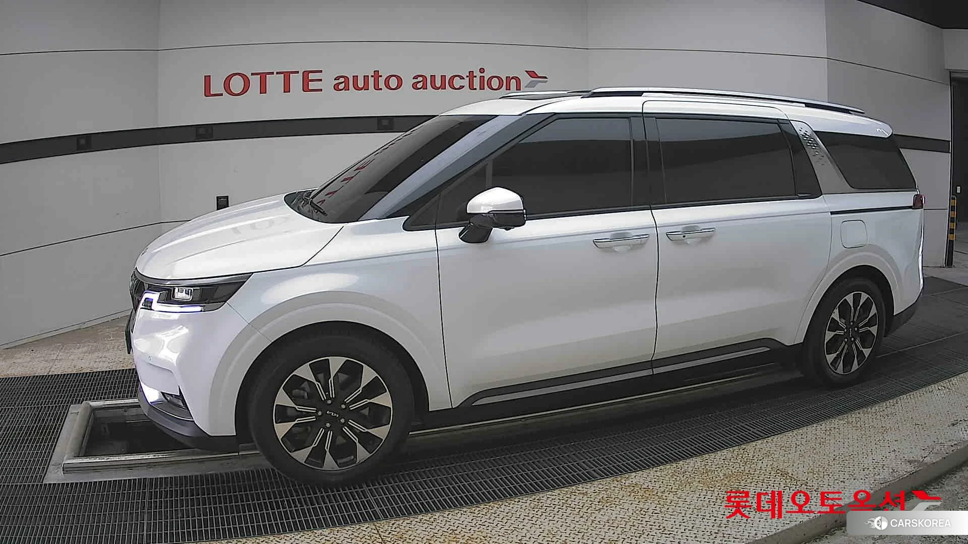 Kia Carnival 2023 Белый из Кореи, фото 3