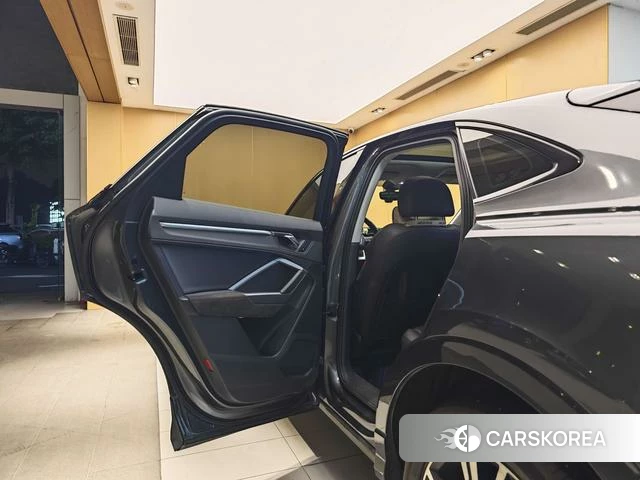 Audi Q3 Sportback 2021 Черный из Китая, фото 3