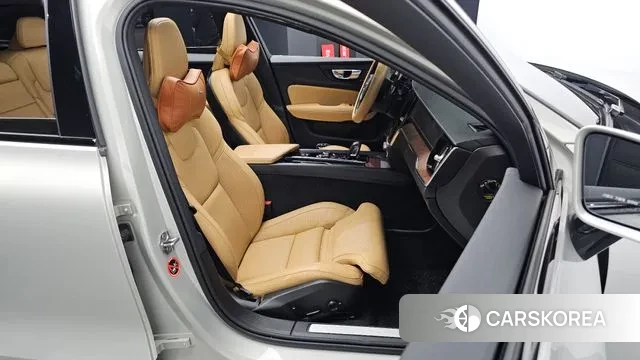 Volvo V60 Cross-Country 2nd Generation 2020 Песочный из Кореи, фото 3