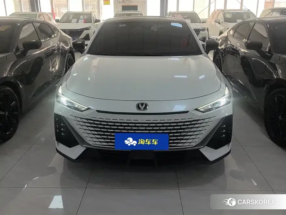 Chang'an Changan UNI-V 2024 Белый из Китая, фото 3