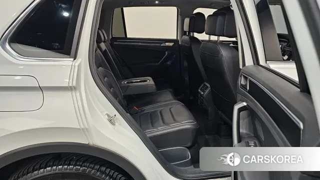 Volkswagen Tiguan second Generation 2023 Белый из Кореи, фото 3