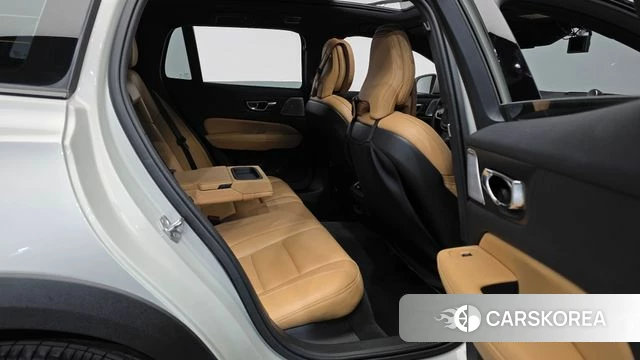 Volvo V60 Cross-Country 2nd Generation 2019 Серебристо-серый из Кореи, фото 3