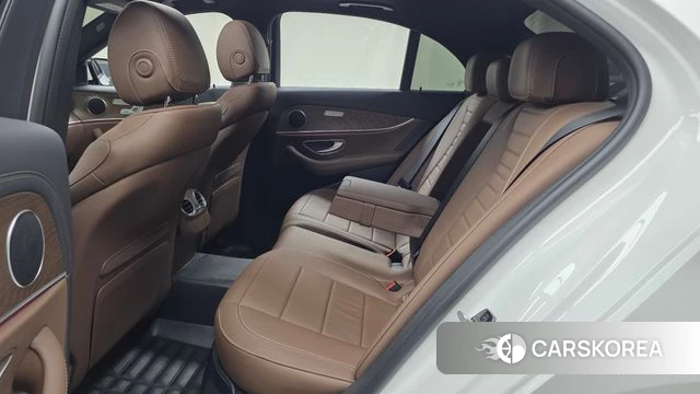 Mercedes-Benz E-Class W213 2023 Белый из Кореи, фото 3