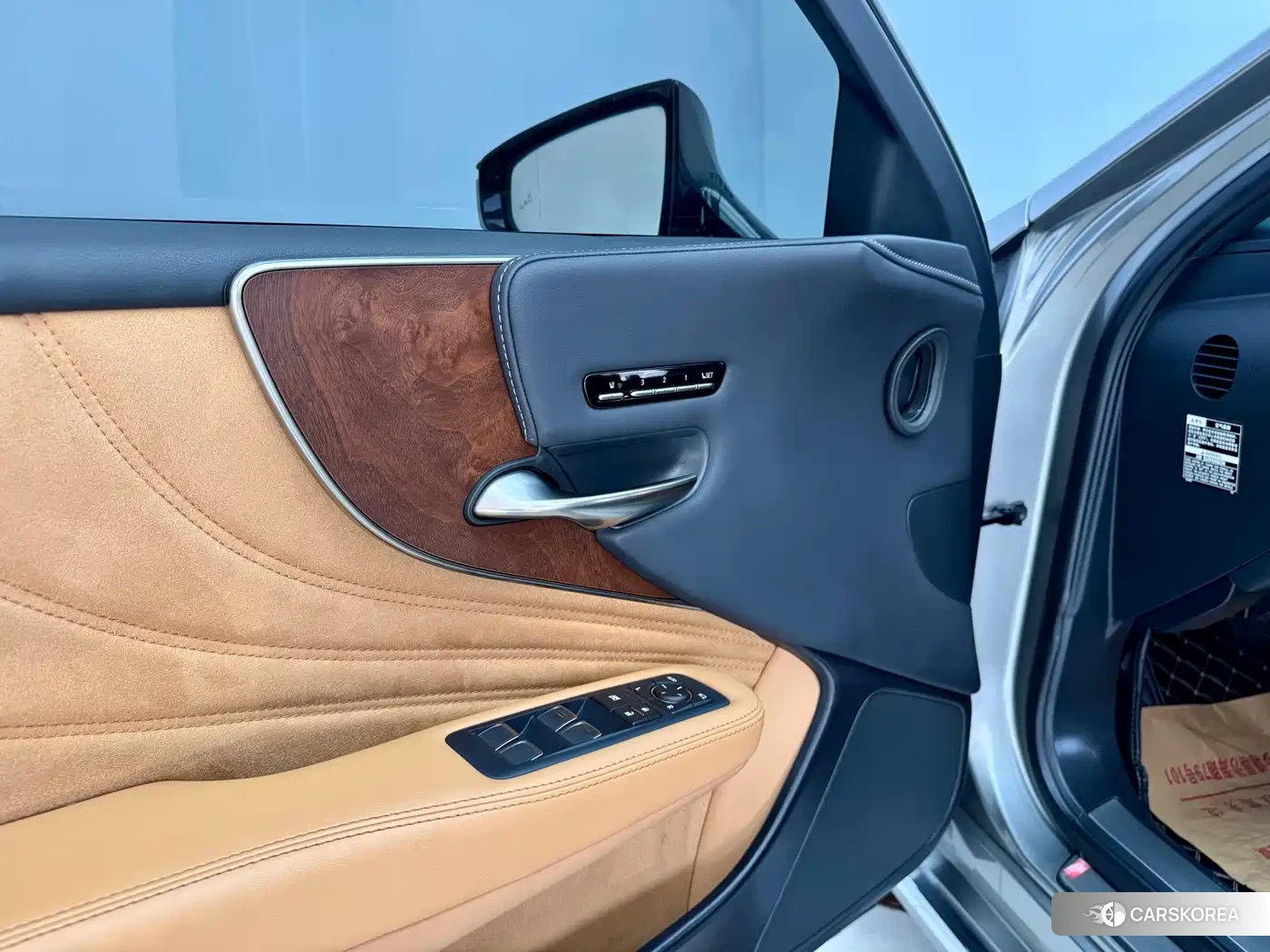 Lexus LS 2022 Champagne/brown из Китая, фото 3