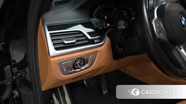 BMW 7 Series (G11) 2021 Черный из Кореи, фото 3