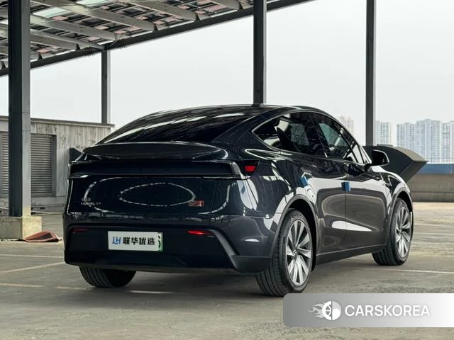 Tesla Model Y 2025 Темно-серый из Китая, фото 3