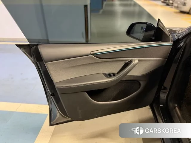 Tesla Model Y 2025 Серый из Кореи, фото 3