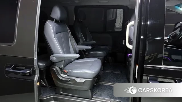 Hyundai Staria 2023 Черный из Кореи, фото 3