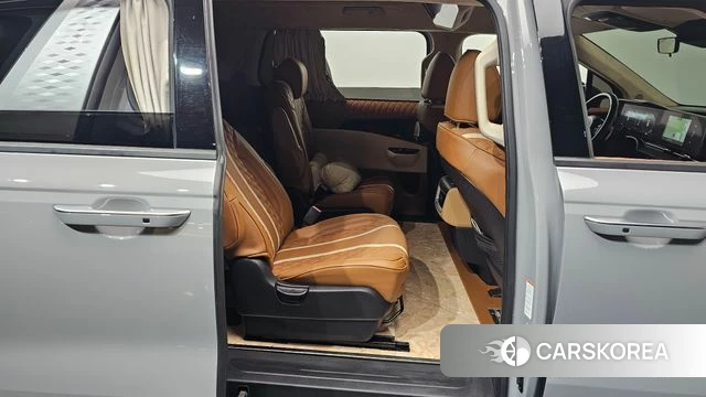 Kia Carnival 4th generation 2023 Серебристо-серый из Кореи, фото 3