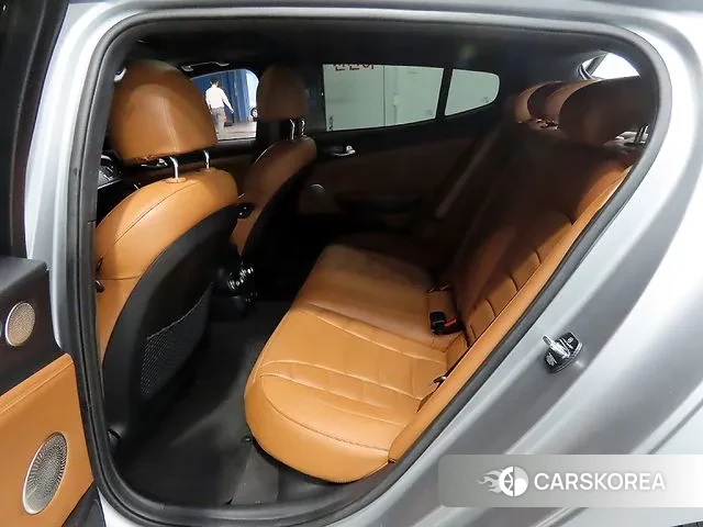 Kia Stinger Meister 2023 Серебристо-серый из Кореи, фото 3