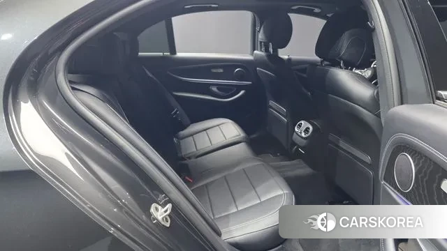 Mercedes-Benz E-Class W213 2023 Серый из Кореи, фото 3