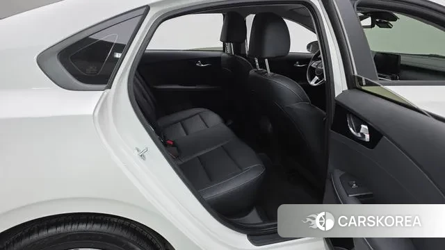 Kia The New K3 2nd generation 2023 Белый из Кореи, фото 3