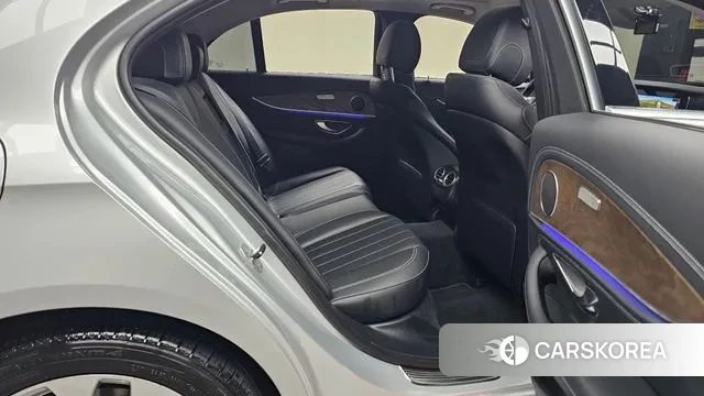 Mercedes-Benz E-Class W213 2018 Серебристо-серый из Кореи, фото 3