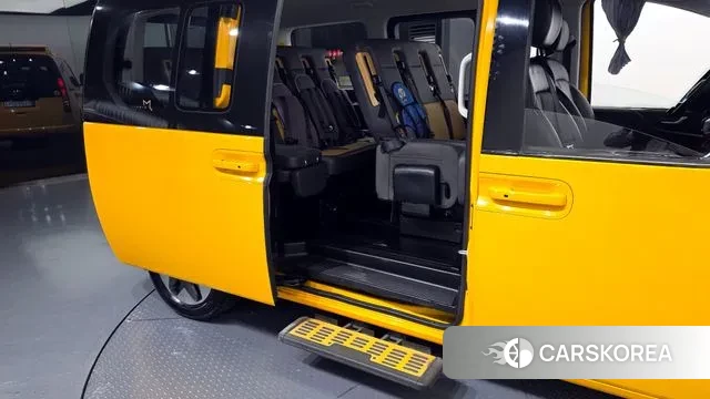 Hyundai Staria 2021 Желтый из Кореи, фото 3