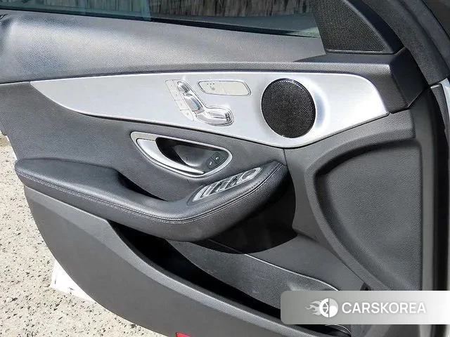 Mercedes-Benz C-Class W205 2018 Белый из Кореи, фото 3