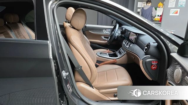 Mercedes-Benz E-Class W213 2022 Серый из Кореи, фото 3