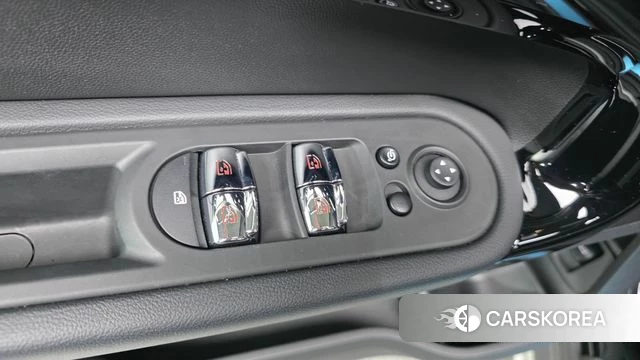 Mini Cooper Countryman 2023 Черный из Кореи, фото 3
