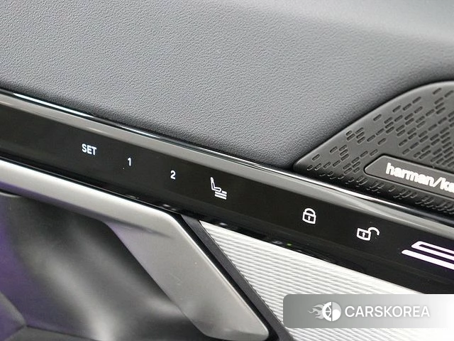 BMW 5 Series (G60) 2024 Белый из Кореи, фото 3