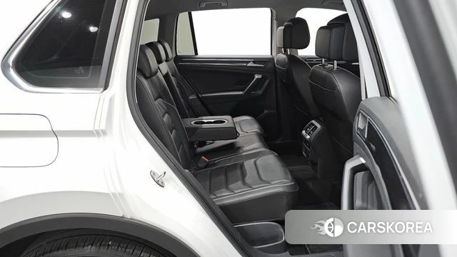 Volkswagen Tiguan second Generation 2021 Белый из Кореи, фото 3