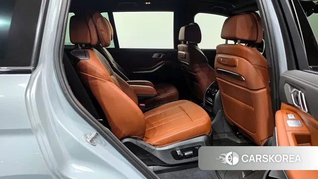 BMW X7 (G07) 2024 Серебристо-серый из Кореи, фото 3