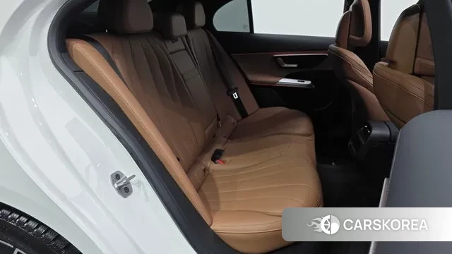 Mercedes-Benz E-Class W214 2025 Белый из Кореи, фото 3