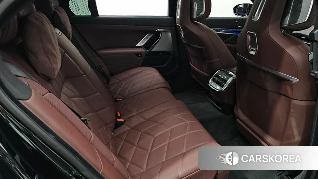 BMW 7 Series (G70) 2024 Черный из Кореи, фото 3