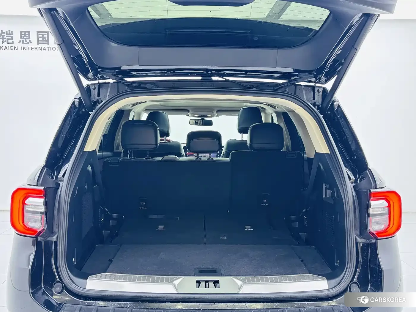 Ford Explorer 2023 Черный из Китая, фото 3
