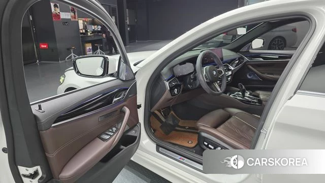 BMW 5 Series (G30) 2022 Белый из Кореи, фото 3