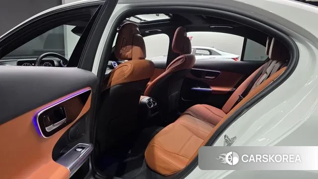 Mercedes-Benz C-Class W206 2023 Белый из Кореи, фото 3