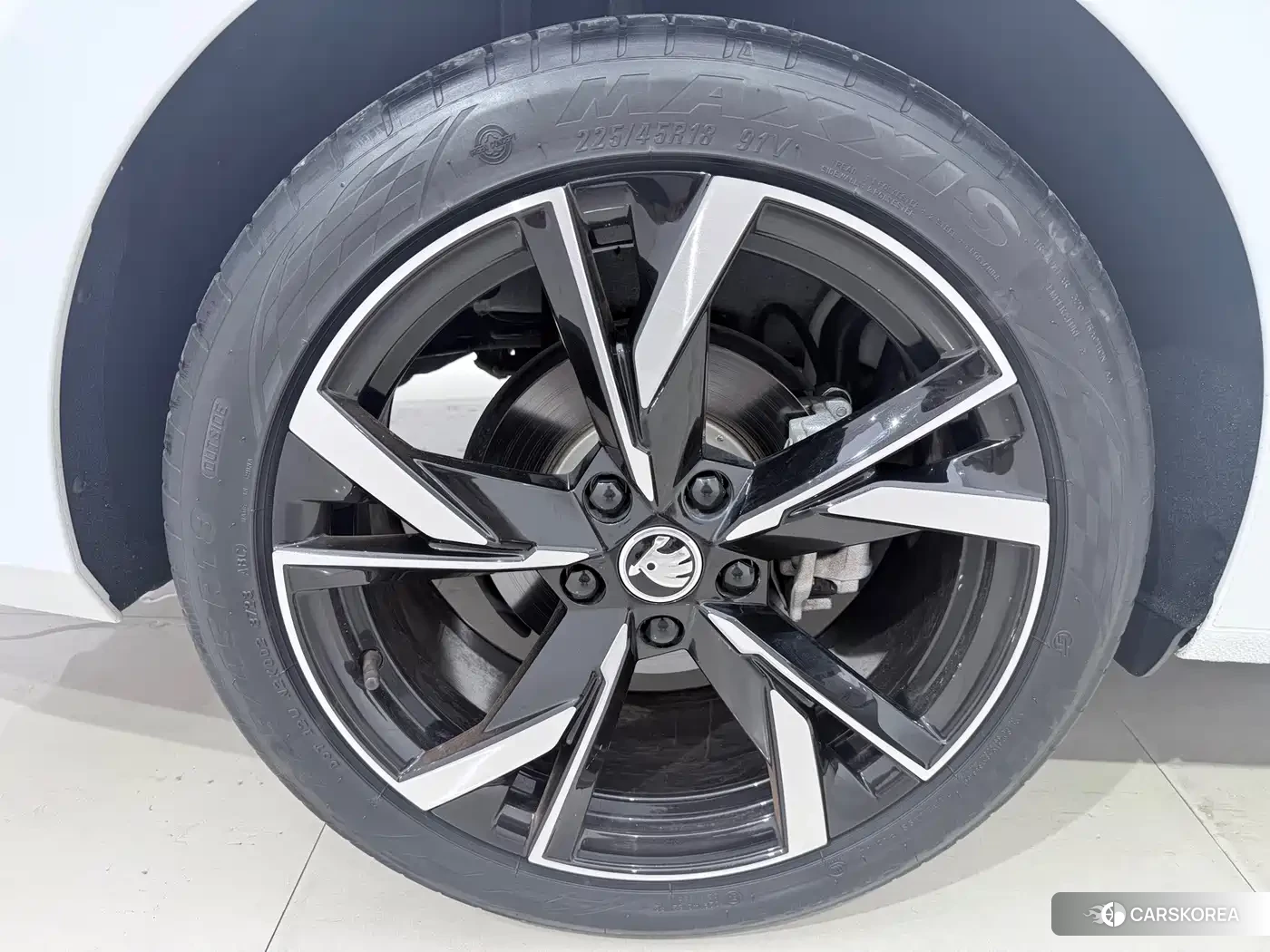 Skoda Octavia 2024 Белый из Китая, фото 3