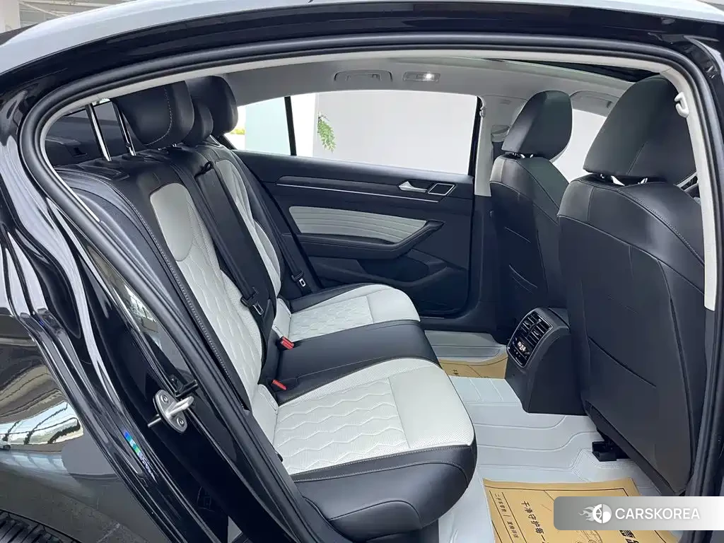 Volkswagen Magotan 2026 Черный из Китая, фото 3