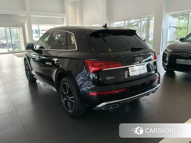 Audi Q5L 2022 Черный из Китая, фото 3