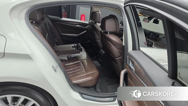 BMW 5 Series (G30) 2018 Белый из Кореи, фото 3