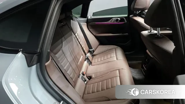 BMW 4 Series (G22) 2022 Светло-серебряный цвет из Кореи, фото 3