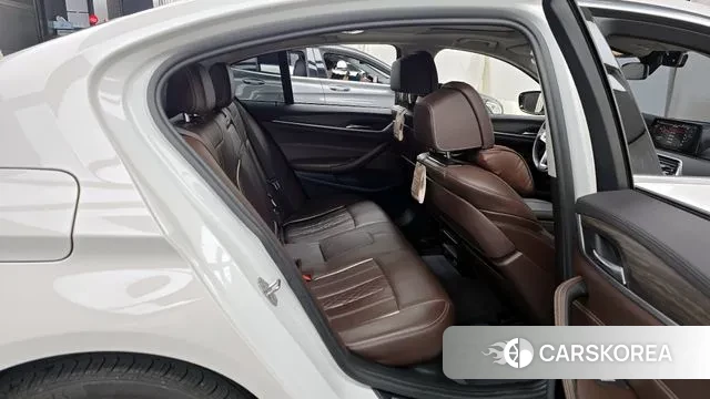 BMW 5 Series (G30) 2019 Белый из Кореи, фото 3