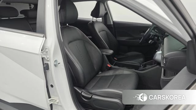 Hyundai Kona (SX2) 2023 Белый из Кореи, фото 3