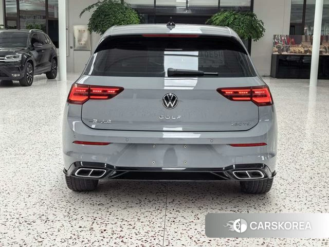 Volkswagen Golf 2023 Темно-серый из Китая, фото 3