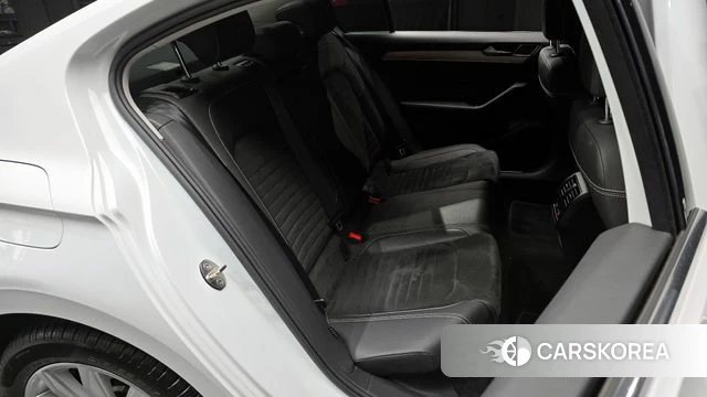 Volkswagen Passat GT (B8) 2021 Белый из Кореи, фото 3