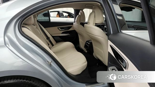 Mercedes-Benz E-Class W214 2024 Серебристо-серый из Кореи, фото 3