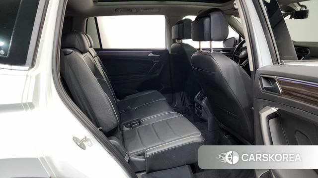 Volkswagen Tiguan Allspace 2023 Белый из Кореи, фото 3