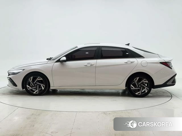 Hyundai Elantra 2023 Белый из Китая, фото 3