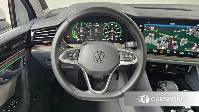 Volkswagen Touareg 3rd generation 2025 Белый из Кореи, фото 3