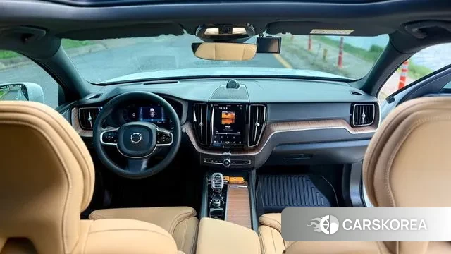 Volvo XC60 second Generation 2024 Белый из Кореи, фото 3