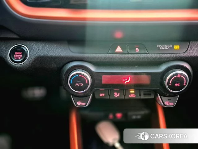 Kia Stonic 2018 Белый из Кореи, фото 3