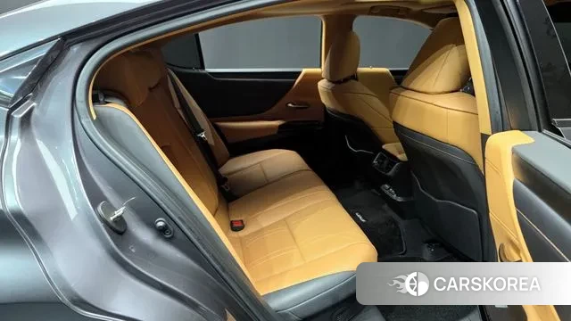 Lexus ES300h 7th generation 2022 Серый из Кореи, фото 3